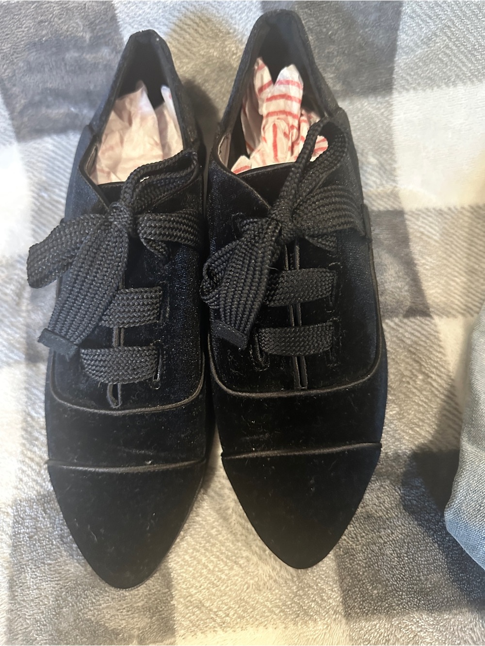 Women’s Black Velvet Lace-Up Flats